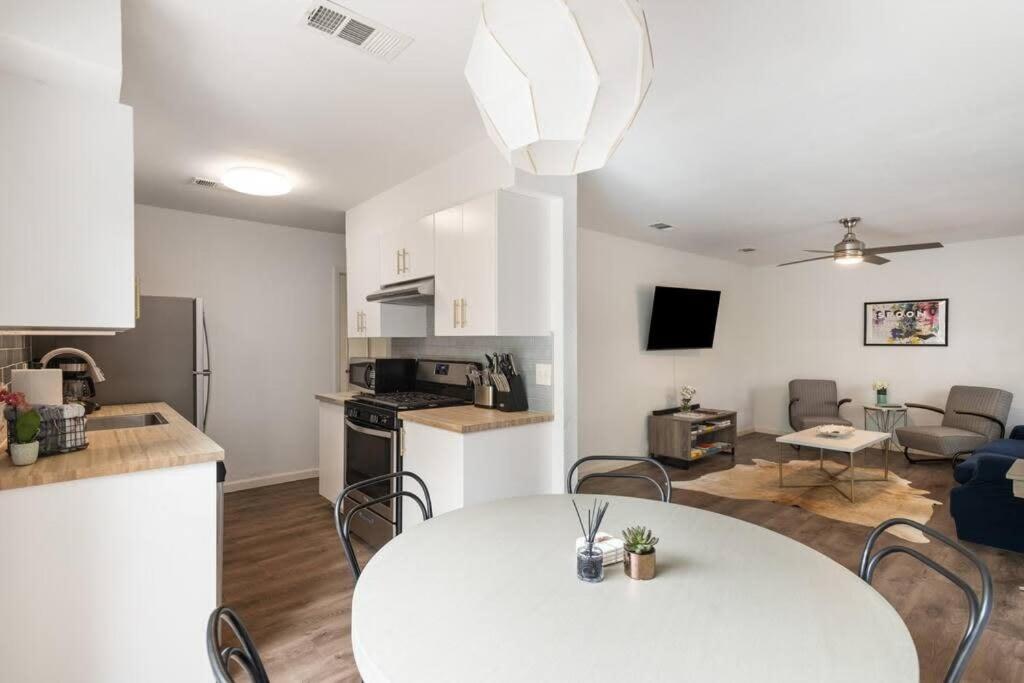 Charming 2 Bedroom Unit With Large Yard ออสติน ภายนอก รูปภาพ